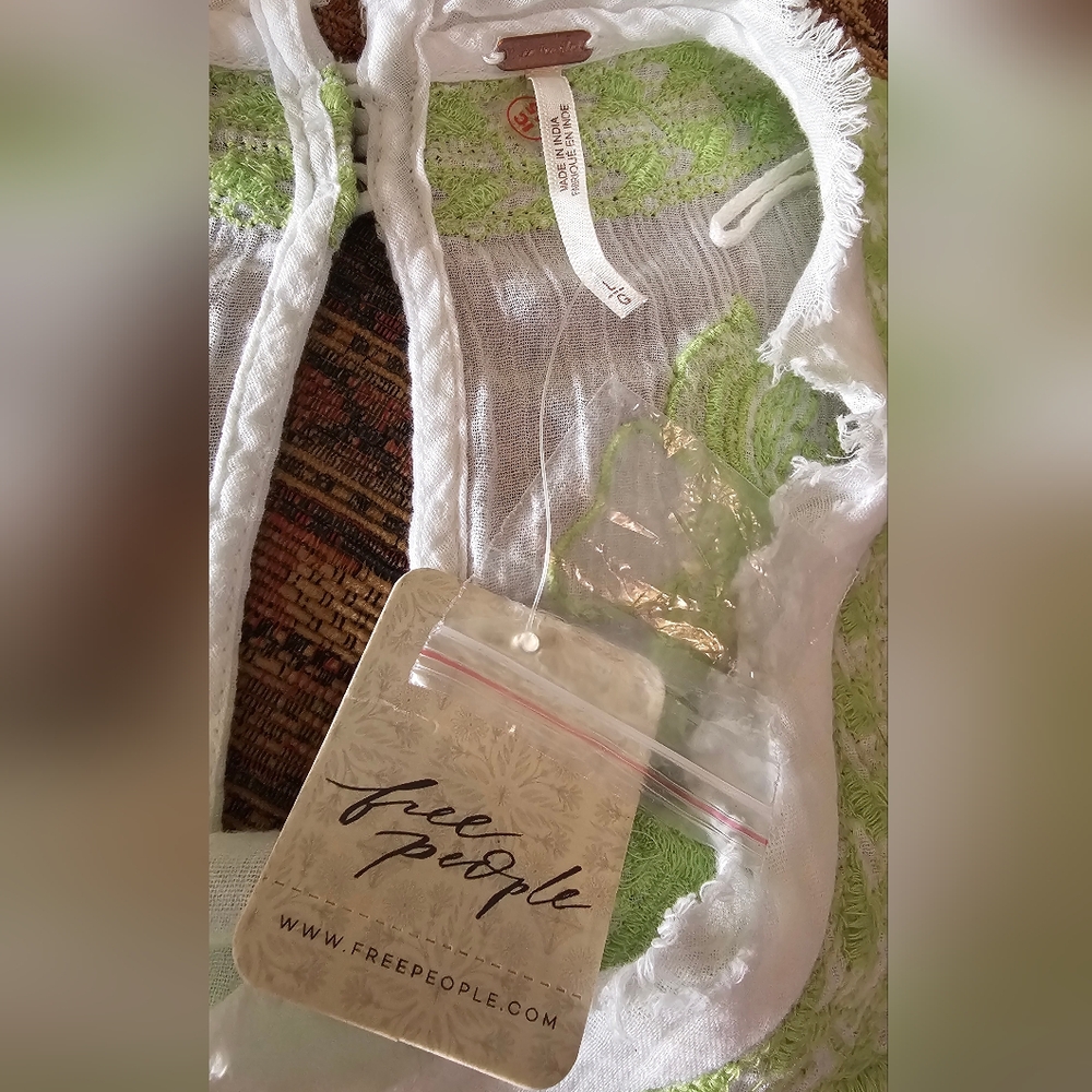 Free People Edie Embroidered Top White and Green Combo Size Large New With Tags - Picture 10 of 12
